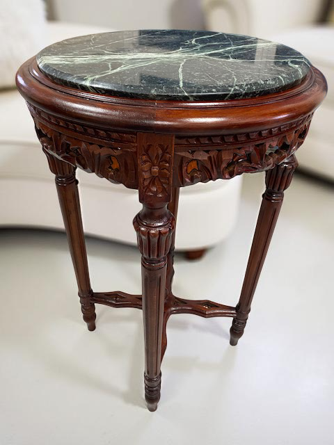 Mesita auxiliar barroca marrón