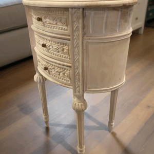 Mesita auxiliar barroco white wash con 3 cajones