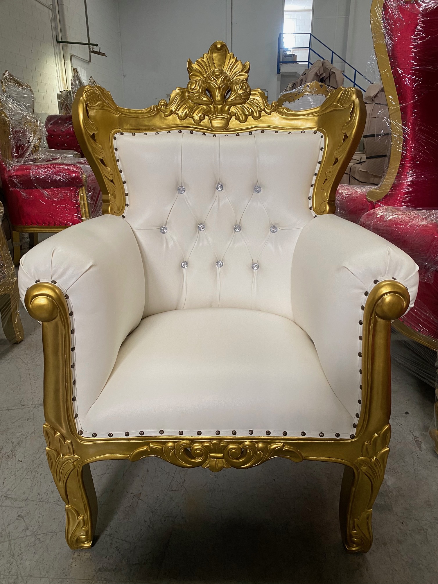 Trono/butaca oro/skai blanco con cristales