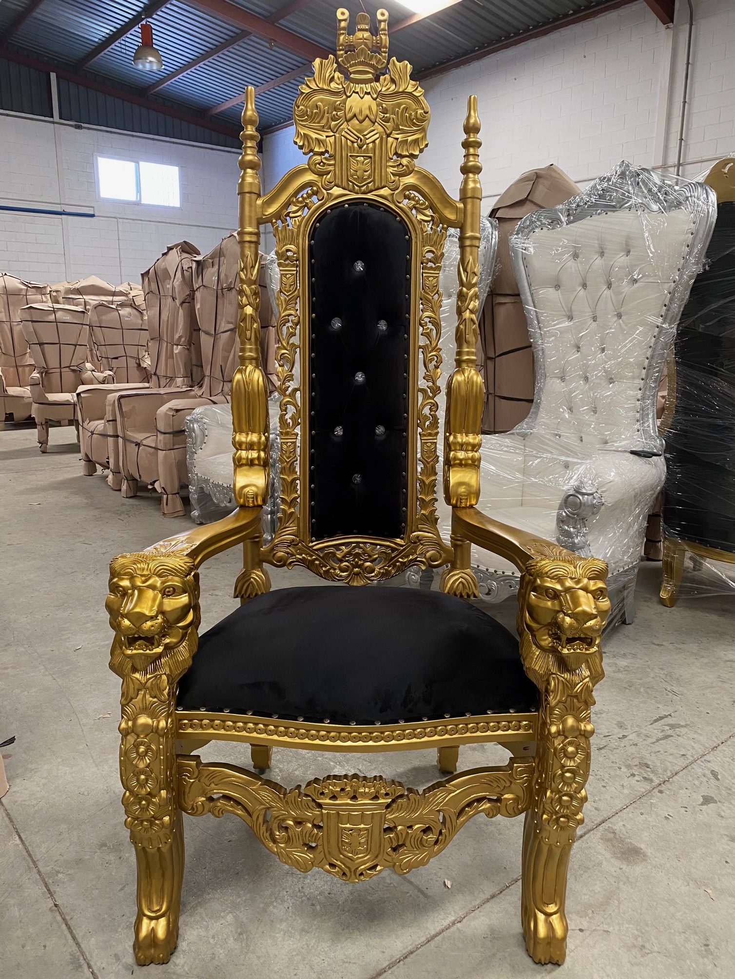 Sillón/trono XXL León oro/negro con cristales