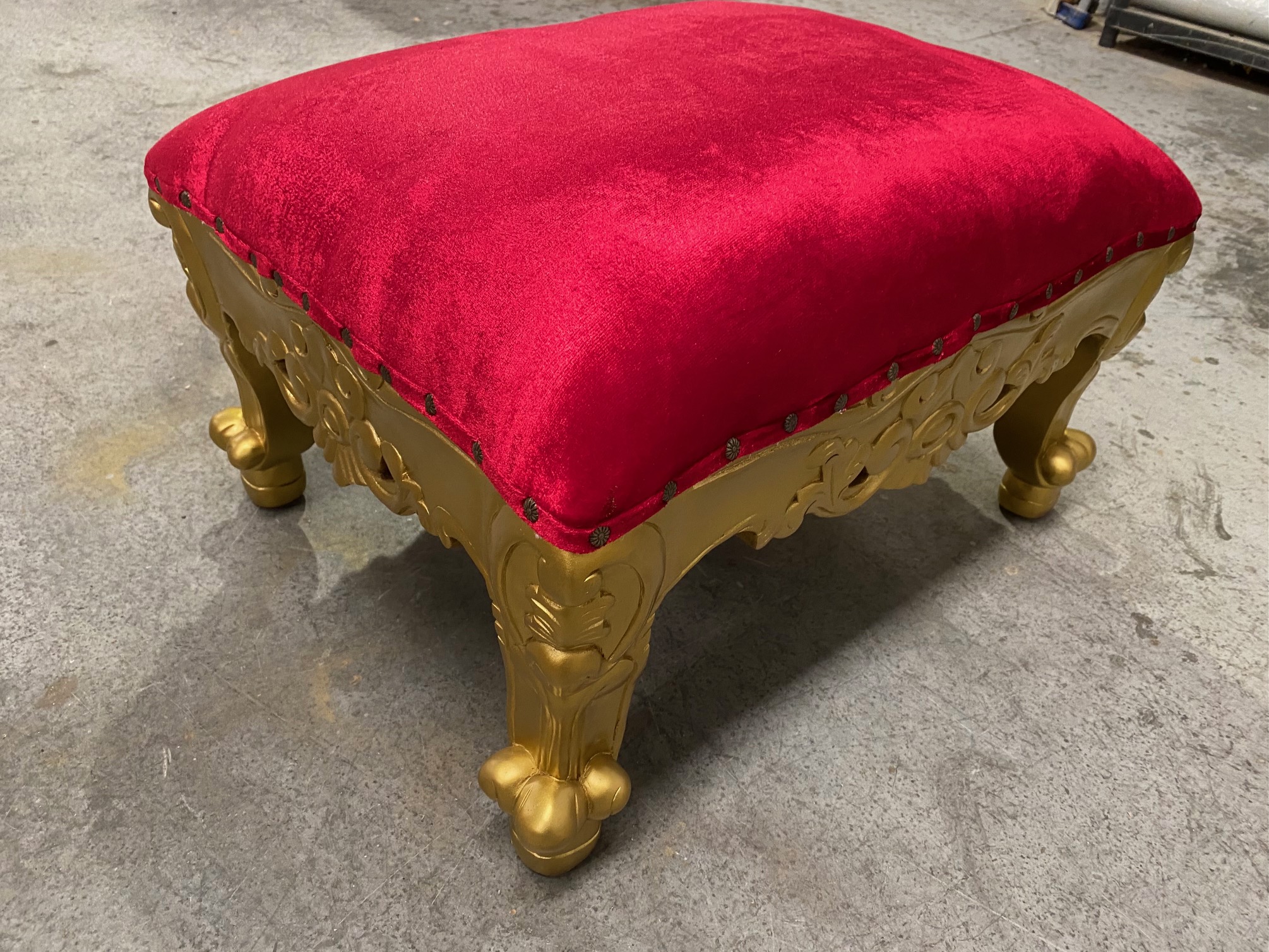 Reposapiés oro/rojo