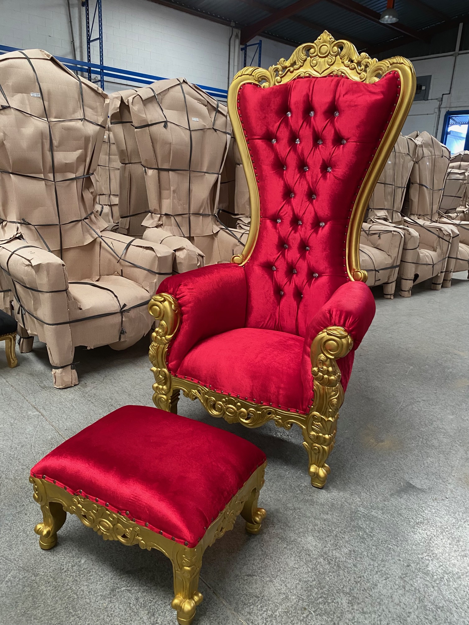 Trono XXL oro/rojo con cristales y reposapiés